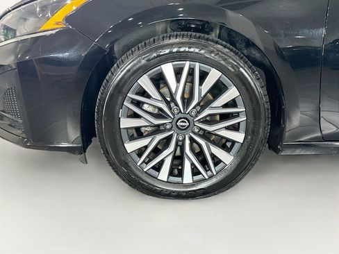 Used 2024 Nissan Altima 2.5 SV FWD image 31