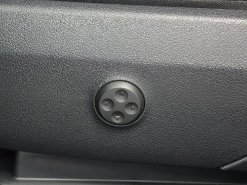 New 2025 Mercedes-Benz GLC 350e 4MATIC image 24