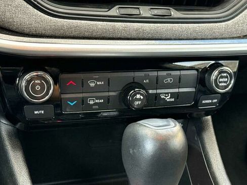 Used 2024 Jeep Compass Latitude image 17