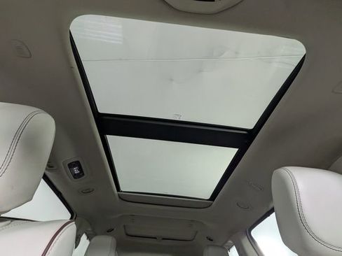 Used 2019 Chrysler Pacifica Limited image 8