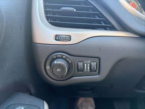 Used 2017 Jeep Cherokee Latitude w/ True North Edition image 21