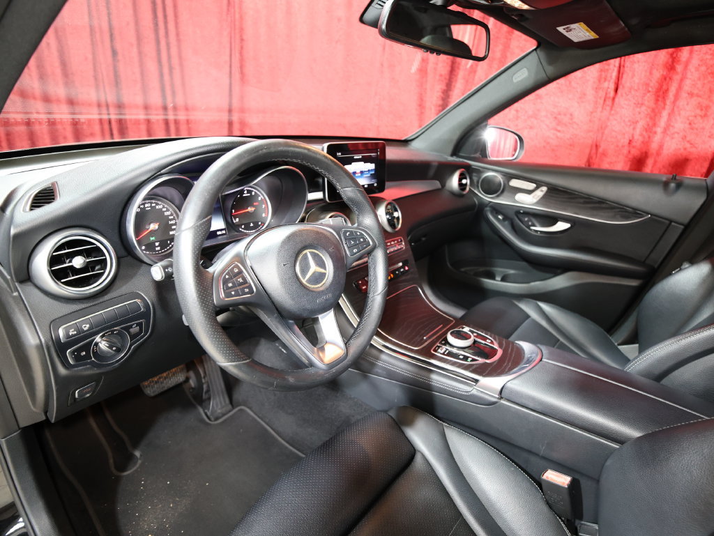 Used 2018 Mercedes-Benz GLC 300 w/ Premium Package image 12