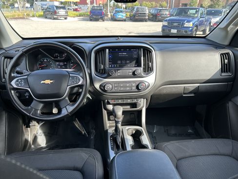Used 2022 Chevrolet Colorado LT AWD/4WD image 18