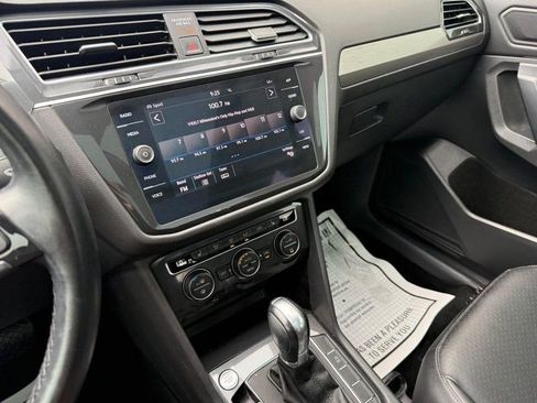 Used 2019 Volkswagen Tiguan SE w/ Panoramic Sunroof Package image 25