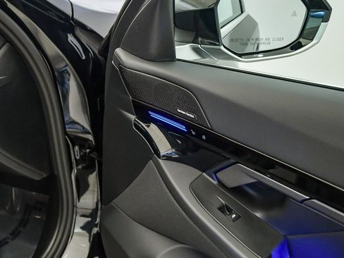 Used 2025 BMW 530i w/ Premium Package image 17