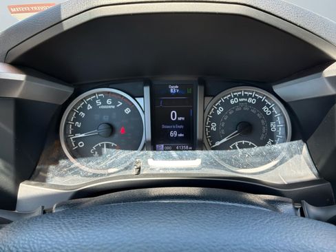 Used 2018 Toyota Tacoma SR5 RWD image 12