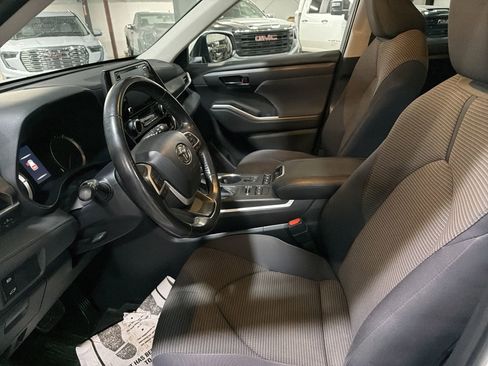 Used 2022 Toyota Highlander LE image 16