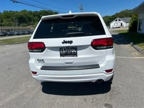 Used 2019 Jeep Grand Cherokee Altitude AWD/4WD image 6