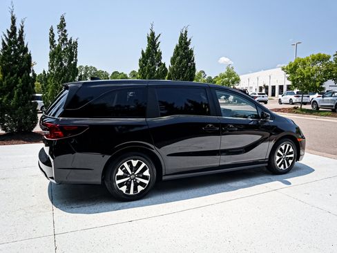Certified 2026 Honda Odyssey EX-L image 11