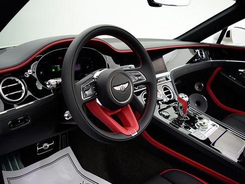 Used 2025 Bentley Continental GT Speed image 32