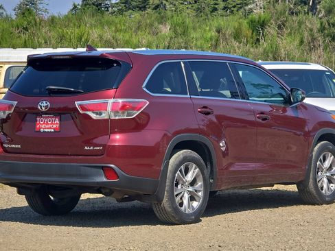 Used 2014 Toyota Highlander XLE w/ Preferred Accessory Package AWD/4WD image 4
