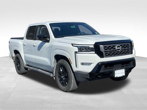 Used 2023 Nissan Frontier SV w/ Midnight Edition Package AWD/4WD image 3