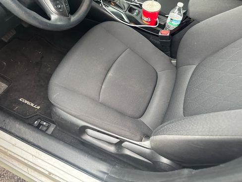 Used 2022 Toyota Corolla LE FWD image 9