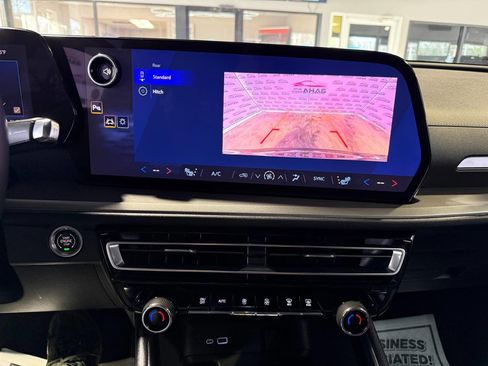 Used 2026 Chevrolet Traverse LT image 16