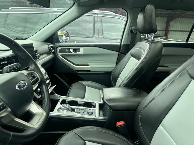 Used 2023 Ford Explorer XLT w/ XLT Sport Appearance Package AWD/4WD image 6