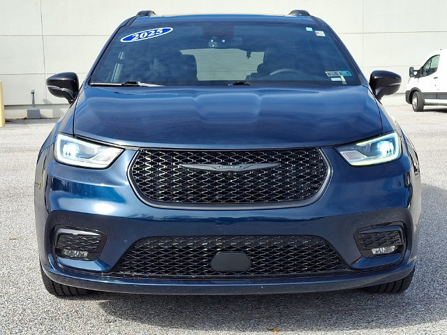 Used 2025 Chrysler Pacifica Limited FWD image 5