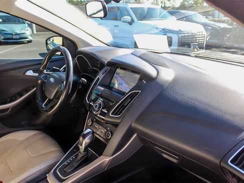 Used 2017 Ford Focus Titanium image 23