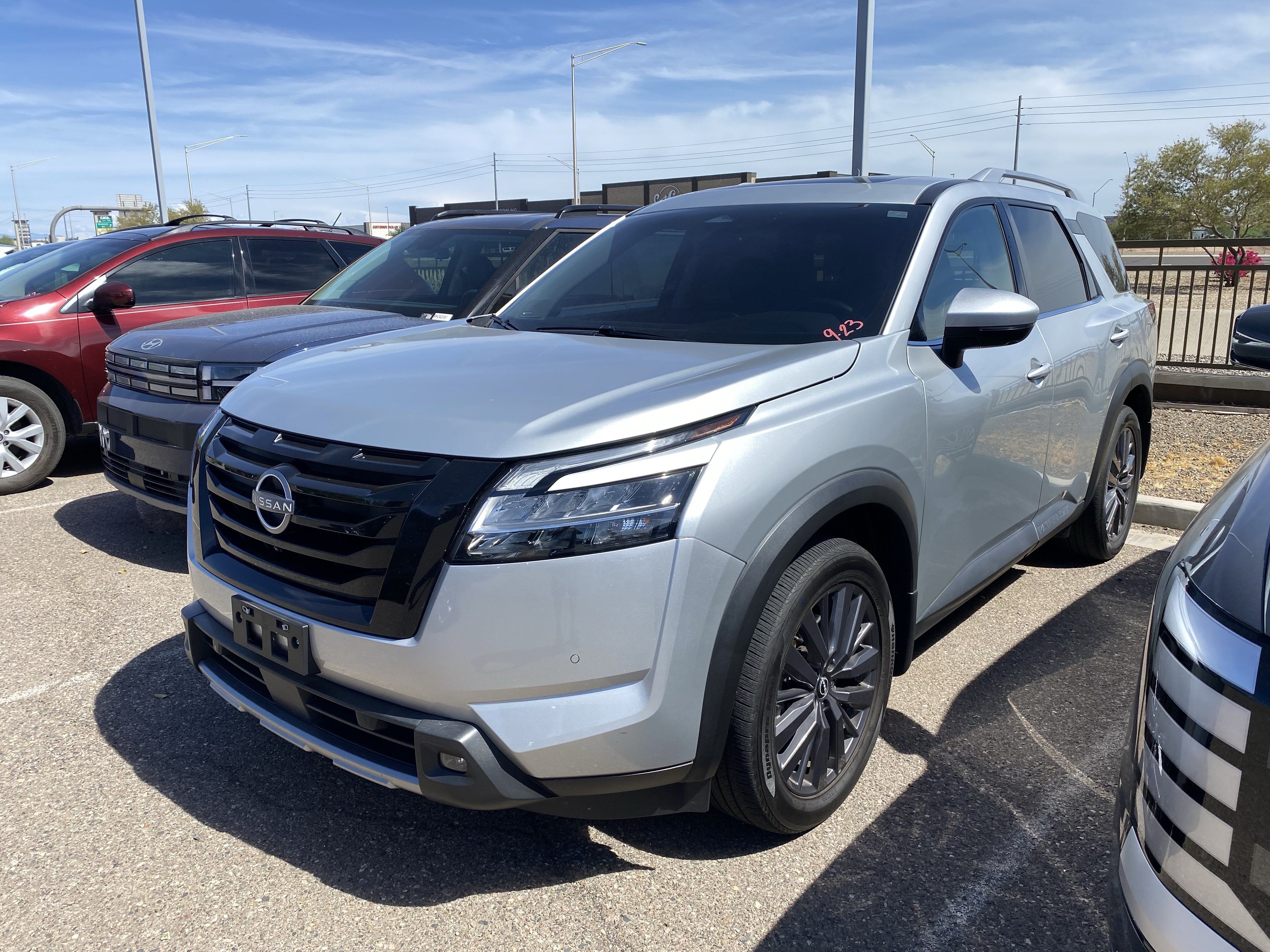 Used 2024 Nissan Pathfinder SL w/ SL Premium Package FWD image 5