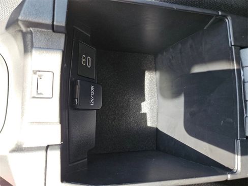 Used 2025 Toyota Corolla LE image 30