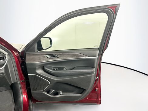 Used 2023 Jeep Grand Cherokee Limited image 33