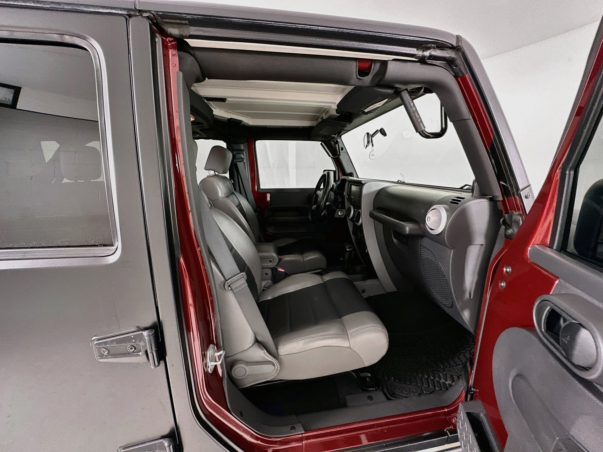 Used 2010 Jeep Wrangler Unlimited Sahara w/ Trailer Tow Group AWD/4WD image 26