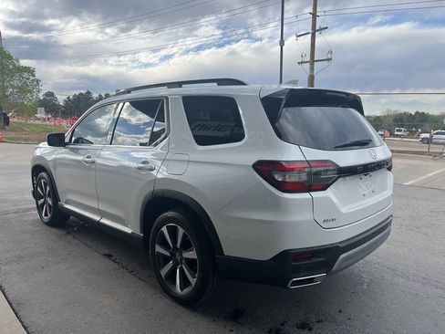 Used 2025 Honda Pilot Touring image 4