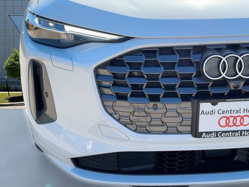 New 2025 Audi Q5 Prestige image 11