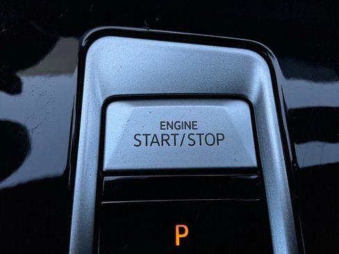 Used 2025 Volkswagen Atlas Cross Sport SE image 25