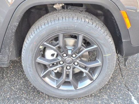 New 2025 Jeep Grand Cherokee Limited image 10