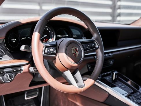 Used 2020 Porsche 911 Carrera 4S w/ Premium Package AWD/4WD image 34