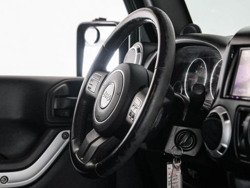 Used 2011 Jeep Wrangler Rubicon w/ PWR Convenience Group AWD/4WD image 12