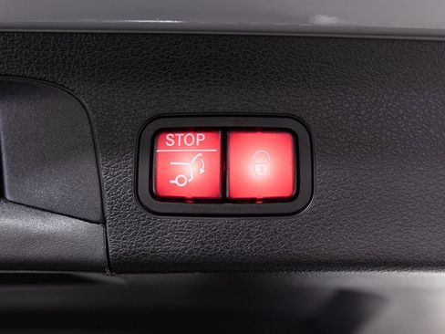 Used 2025 Mercedes-Benz GLS 580 4MATIC image 36