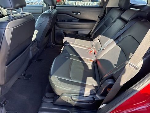 Used 2022 Nissan Pathfinder SL image 14