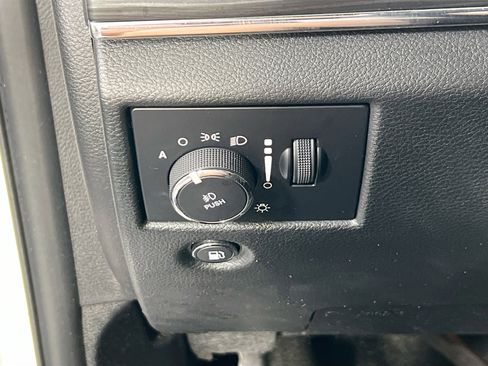 Used 2022 Jeep Grand Cherokee Limited image 10