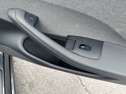 Used 2025 Tesla Model 3 Long Range image 31
