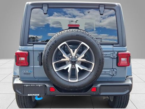 Used 2024 Jeep Wrangler Unlimited w/ Convenience Group AWD/4WD image 6