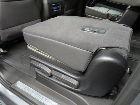 Used 2025 Chevrolet Suburban Premier image 63