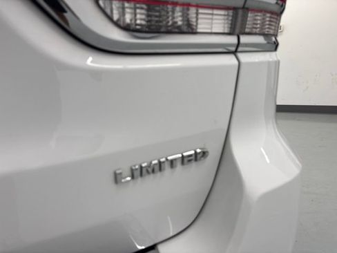Used 2019 Jeep Grand Cherokee Limited AWD/4WD image 7