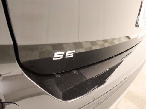 Used 2025 Volkswagen Taos SE w/ Panoramic Sunroof Package image 22