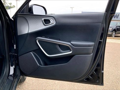 Used 2020 Kia Soul LX FWD image 23