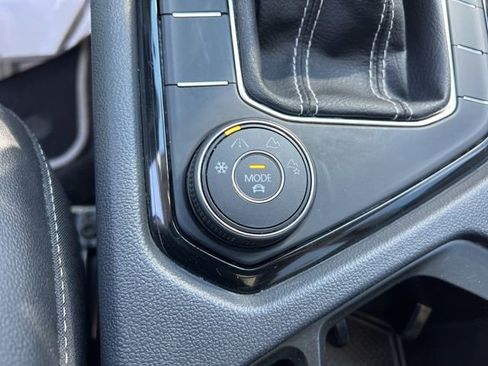 Used 2023 Volkswagen Taos SE AWD/4WD image 24