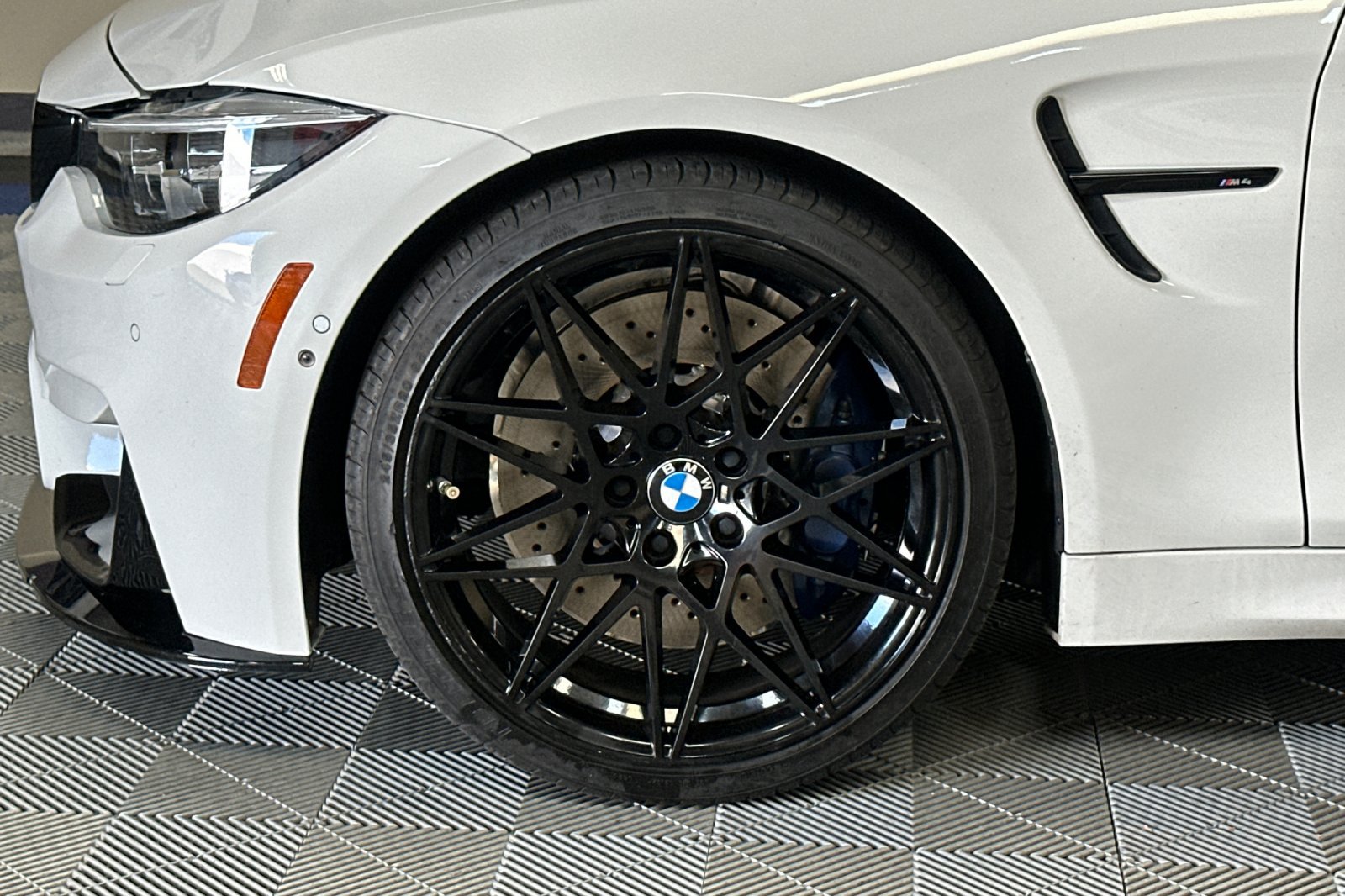 Used 2018 BMW M4 Convertible w/ Executive Package RWD image 45