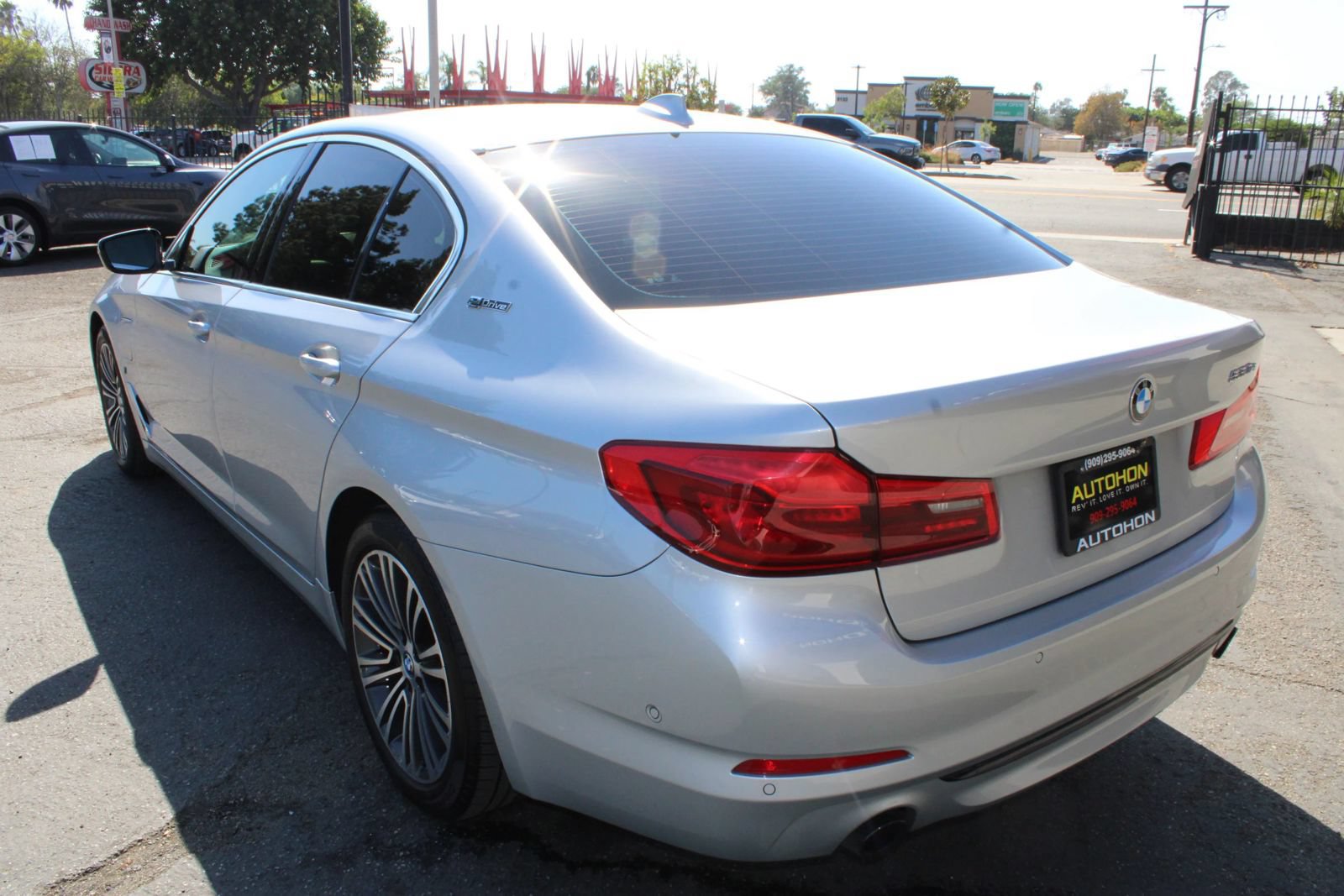 Used 2019 BMW 530e w/ Premium Package RWD image 39