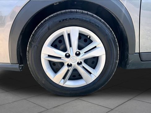 Used 2021 Nissan Kicks S FWD image 11