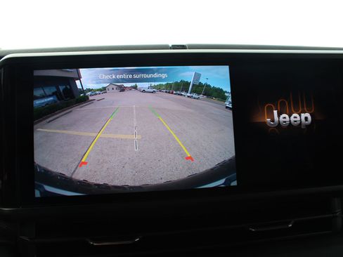 Used 2025 Jeep Wrangler Unlimited Rubicon AWD/4WD image 28