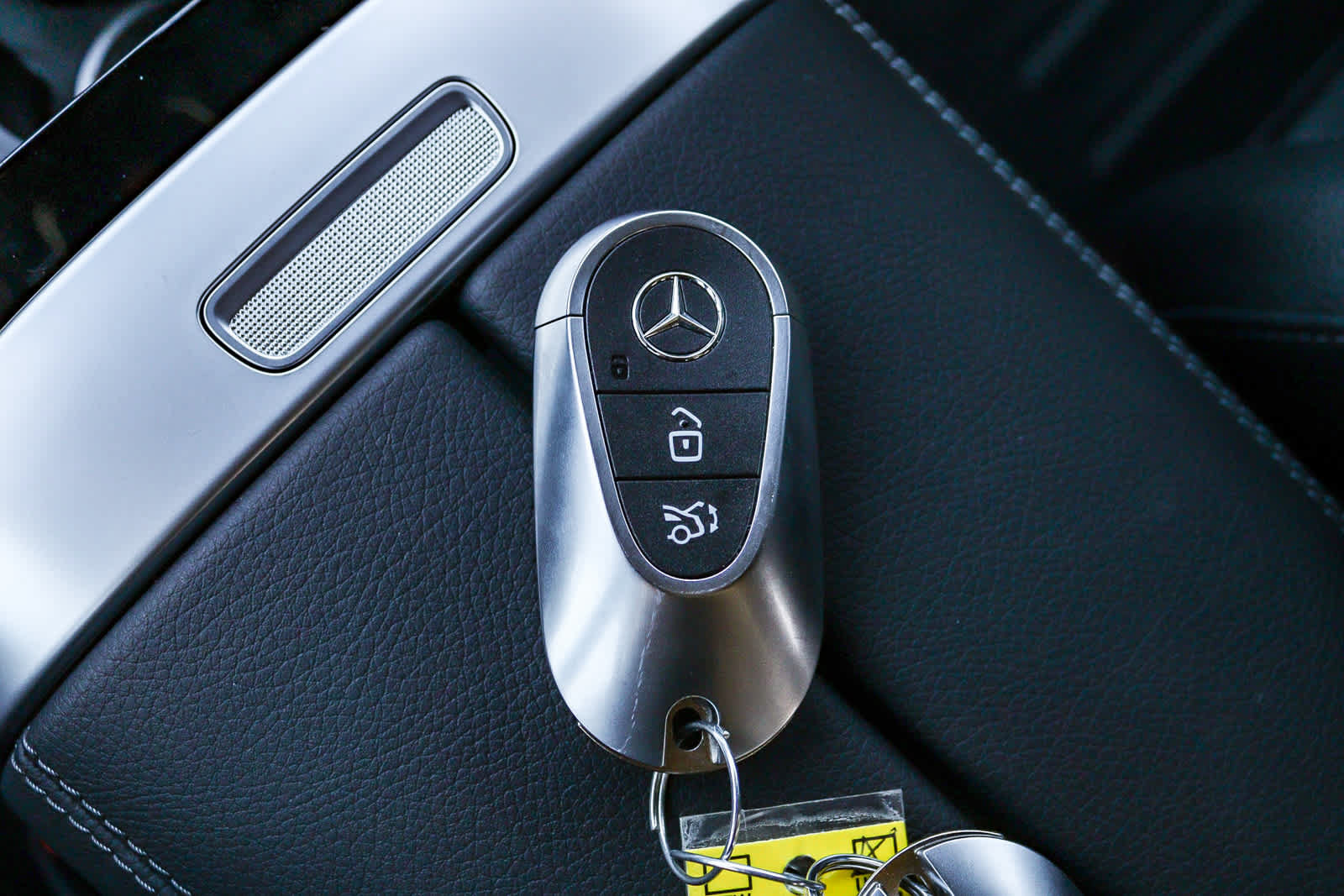 Used 2025 Mercedes-Benz GLC 350e 4MATIC image 26