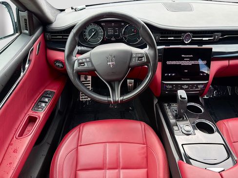 Used 2023 Maserati Quattroporte Modena RWD image 16