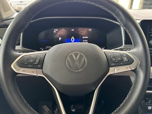 Used 2025 Volkswagen Taos SE FWD image 23