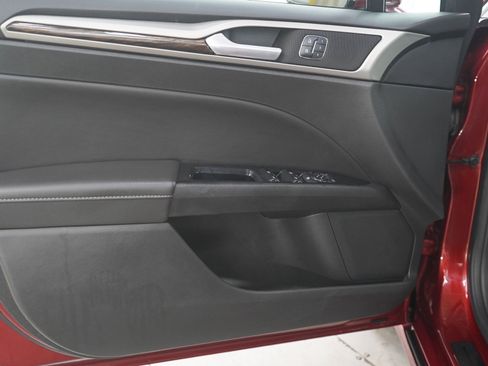 Used 2015 Ford Fusion SE w/ Equipment Group 202A FWD image 17