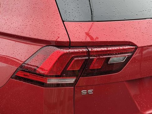Certified 2024 Volkswagen Tiguan SE AWD/4WD image 11
